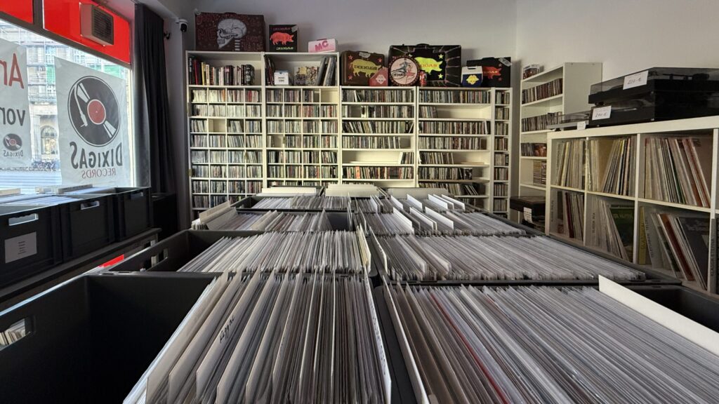 Dixigas-Records, Ebertstr. 2. 76137 Karlsruhe -Hip-Hop, Blues, Ska und Soul/R'n'B im Nebenzimmer, CDs und Plattenspieler