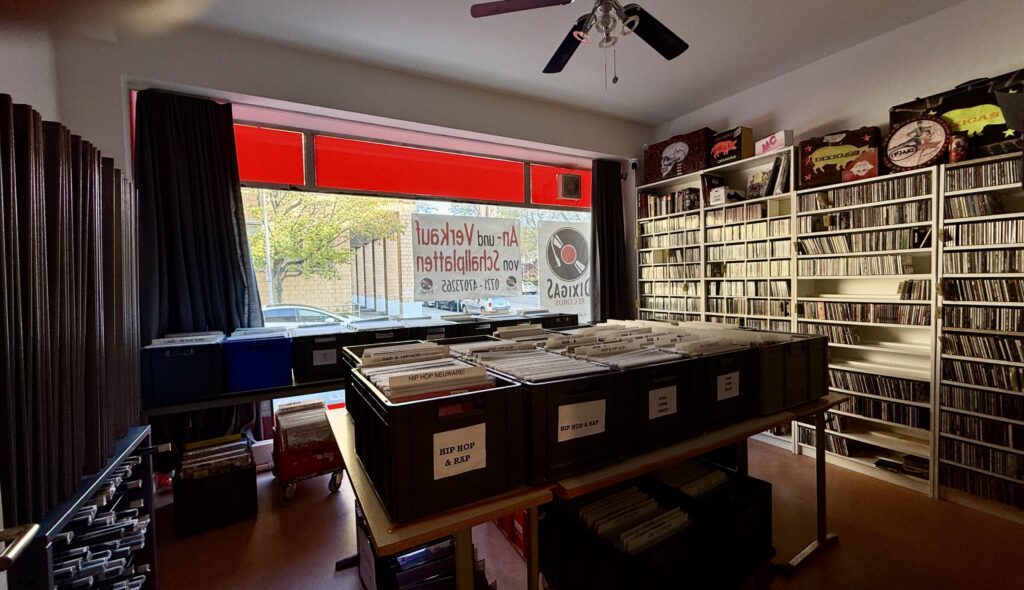 Dixigas-Records, Ebertstr. 2. 76137 Karlsruhe - Große Auswahl HipHop/R'n'B, Soul und CDs im Nebenraum (auch Blues und Klassik)