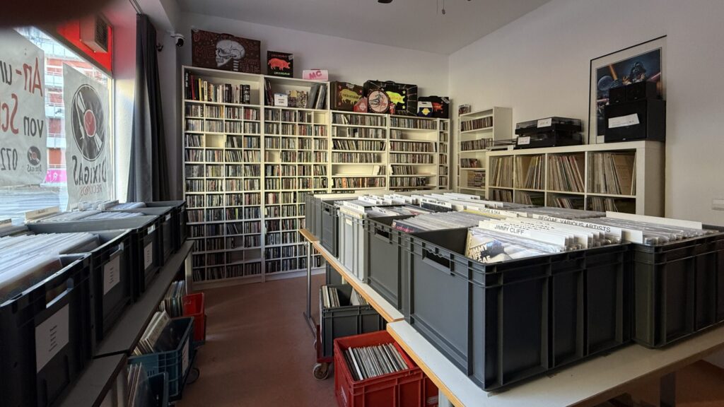 Dixigas-Records, Ebertstr. 2. 76137 Karlsruhe - Große Auswahl HipHop/R'n'B, Soul und CDs im Nebenraum (auch Blues und Klassik)