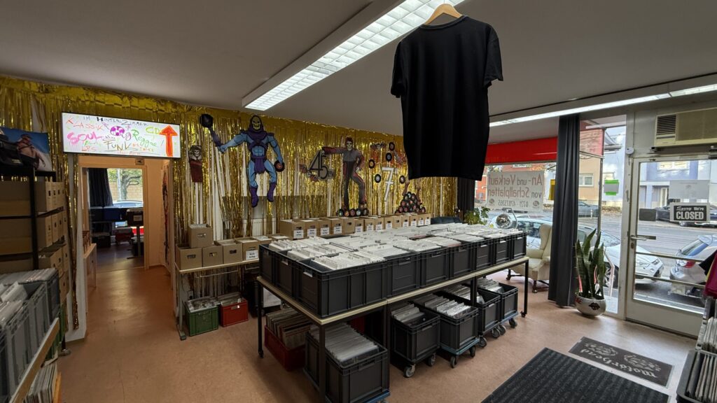 Dixigas-Records, Ebertstr. 2. 76137 Karlsruhe - Mi - Fr: 12.00 - 18-00 Uhr Sa: 10.00 - 15.00 Uhr